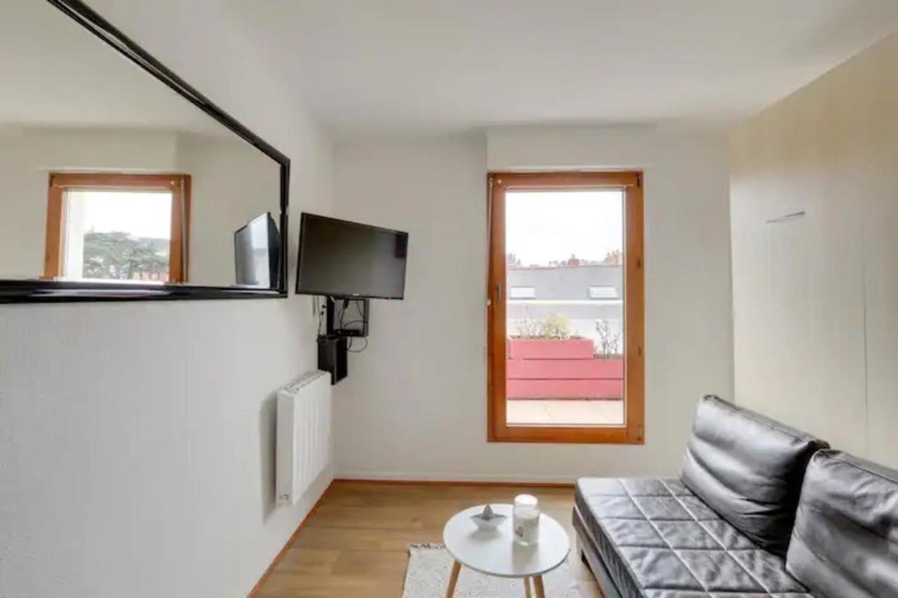 Bright Apartment With Large Terrace Nantes Bagian luar foto